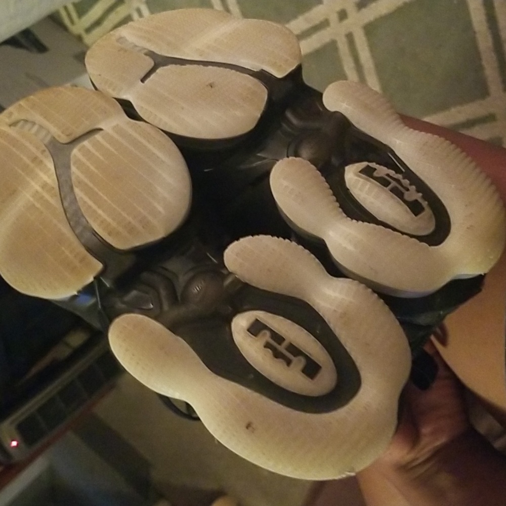 Shoes - Picture 2 of 4